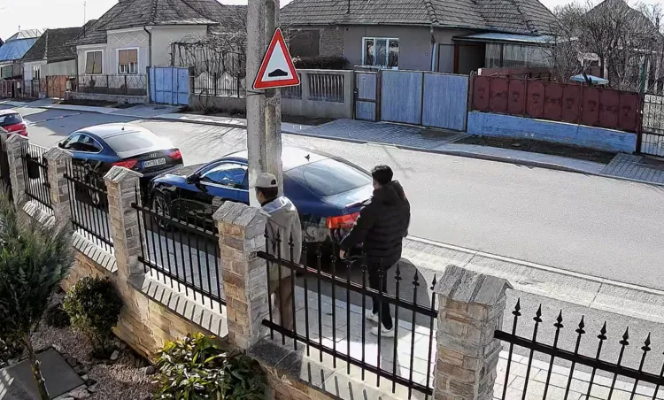 Incident de vandalism în Turda, mașina zgâriată de un necunoscut