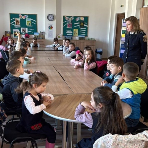 Polițiștii din Maramureș educă elevii despre riscurile online