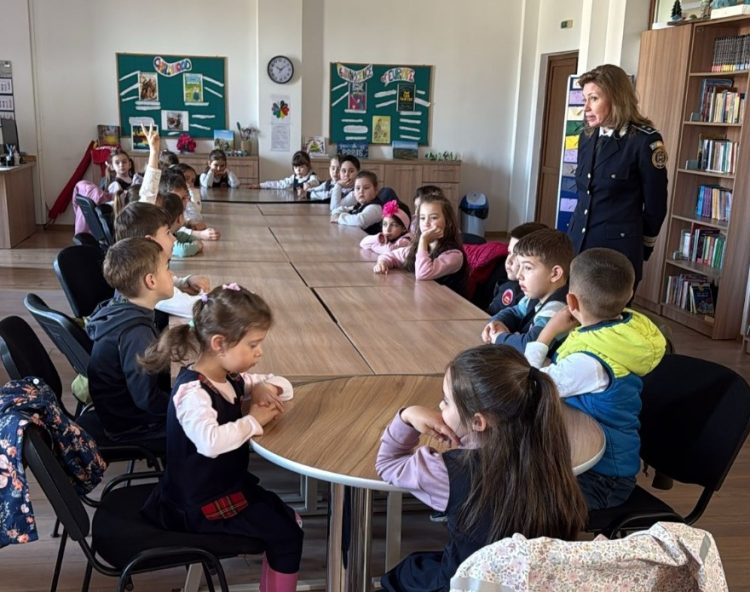 Polițiștii din Maramureș educă elevii despre riscurile online