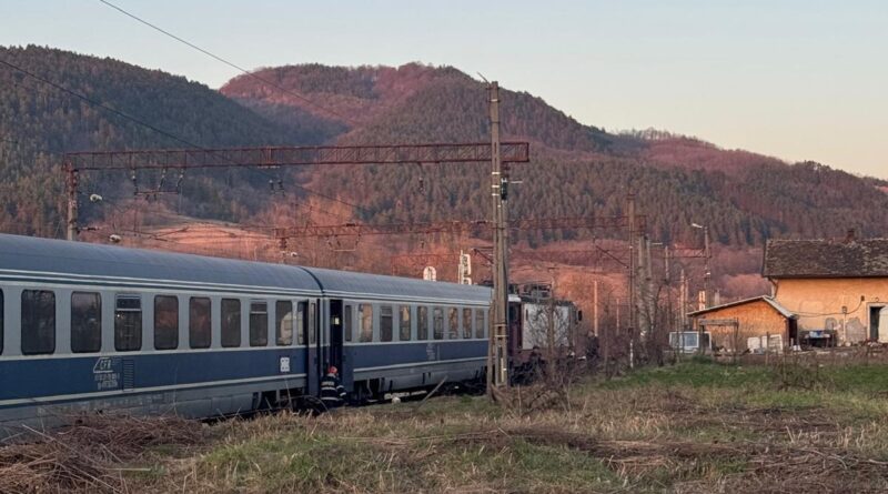 Accident feroviar la Pui, fără victime în urma impactului