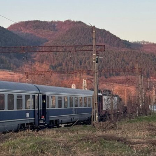 Accident feroviar la Pui, fără victime în urma impactului