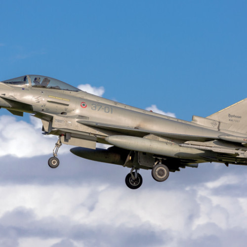 Bubuituri misterioase provocate de avioane militare în mai multe județe din România