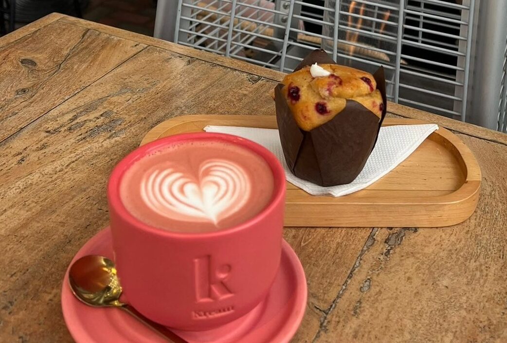 Kream Coffee din Botoșani donează pentru copiii Andrei Lichiardopol