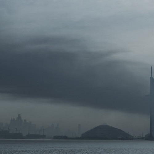 Acțiunile imobiliare din Dubai scad cu 20% în mijlocul tensiunilor geopolitice