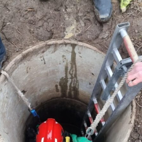 Bărbat salvat dintr-un puț adânc de 4 metri în Bărăștii Hațegului