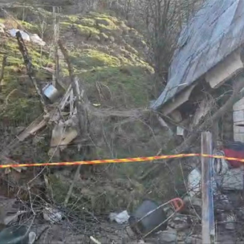 Alunecarea de teren din Slatina continuă să afecteze locuințele