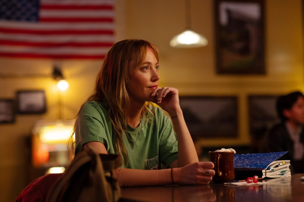 Recenzie „Reminders of Him”: Logică dispare din nou în ultima adaptare ridicolă a lui Colleen Hoover