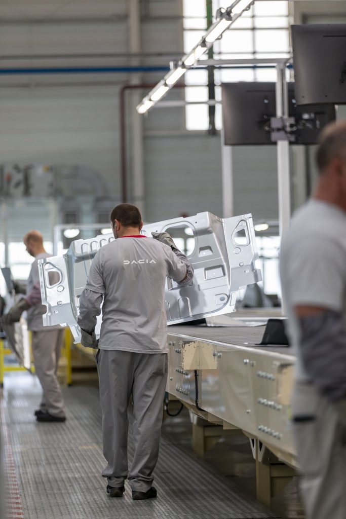 Declinul atractivității României pentru investițiile auto, semnalat de sindicaliști