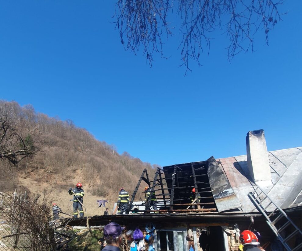 Incendiu la o locuință din Romuli: două persoane s-au evacuat la timp