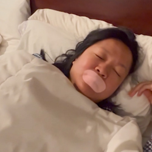 Droaia de salivă pe perne poate indica o problemă mai serioasă