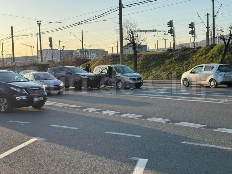 Accident rutier fără victime pe strada Căii Ferate din Cluj-Napoca