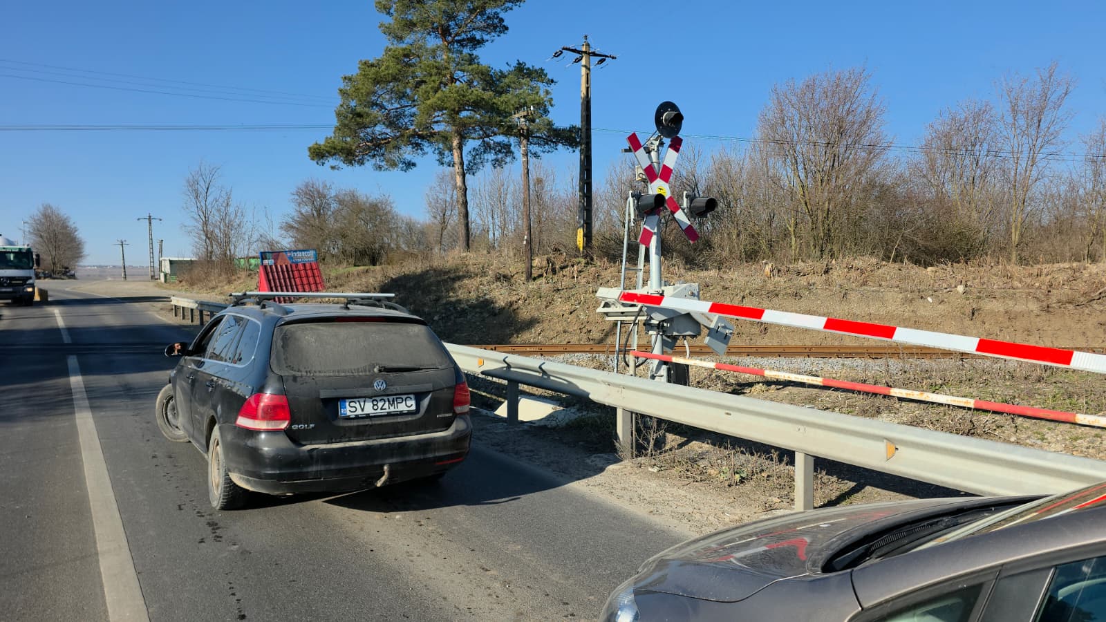 Circulația pe drumul Botoșani-Suceava, blocată din cauza unei bariere rupte