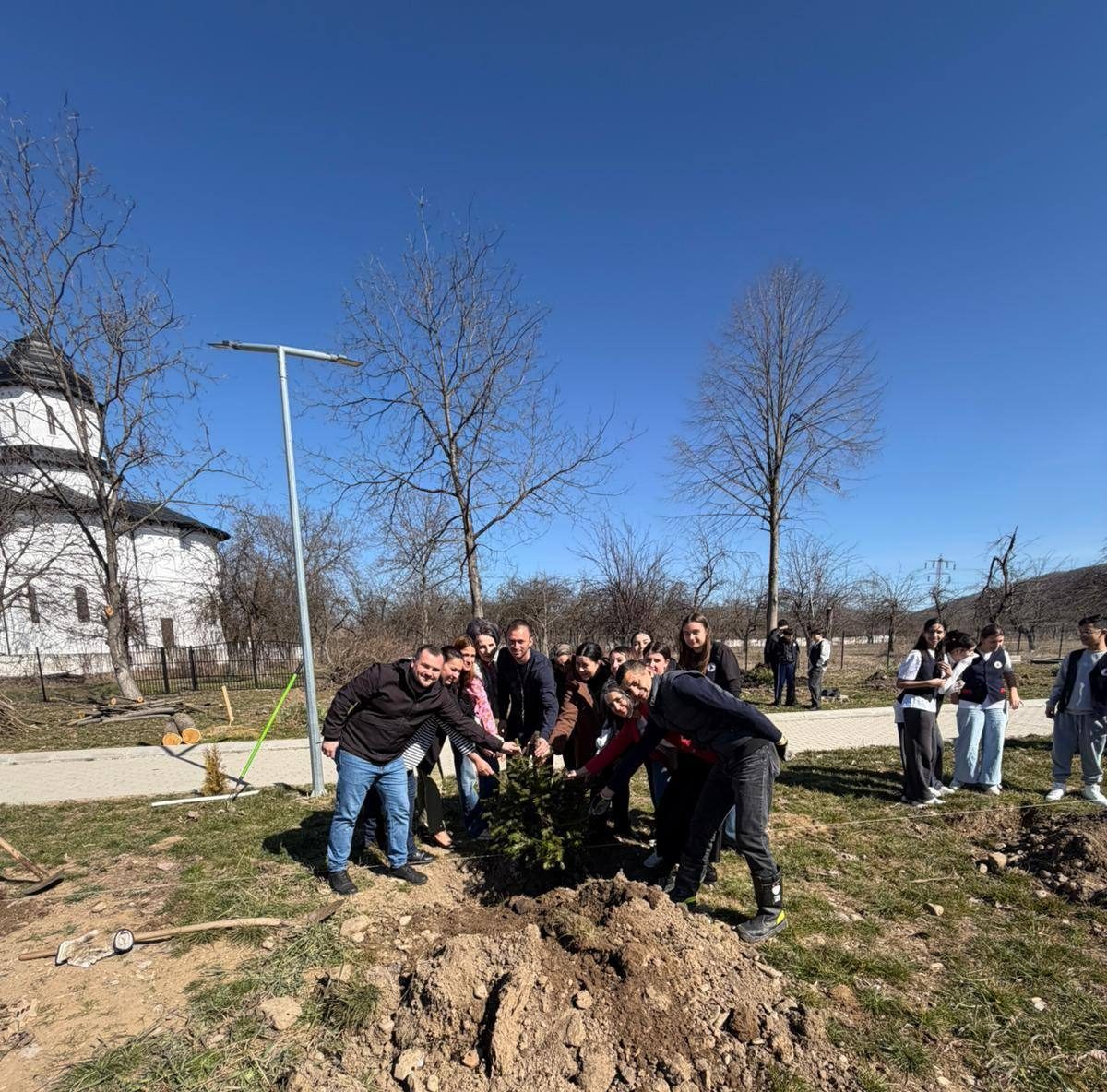 Vulcana-Pandele lansează acțiuni de plantare pentru revitalizarea comunității