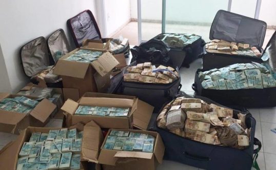 Transport de aur și bani către Ucraina stârnește dispute diplomatice