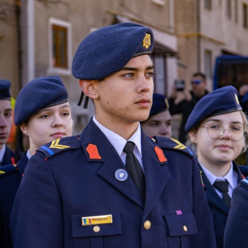 Elevii de clasa a VIII-a pot participa la sesiuni gratuite pentru admiterea în liceele militare