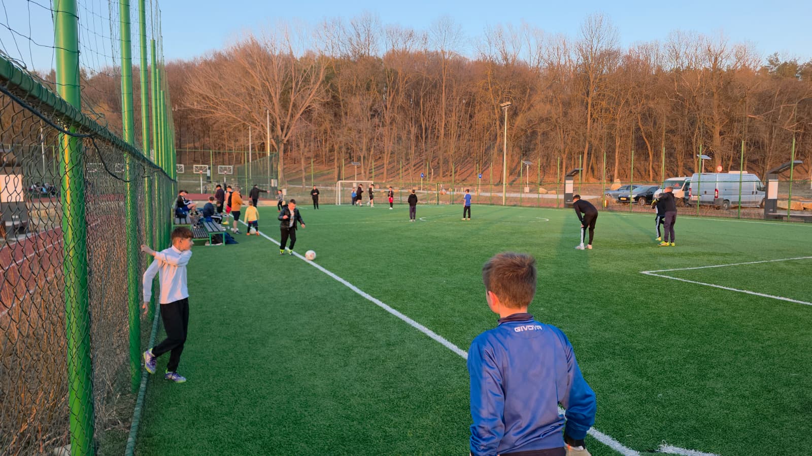 Tinerii încep primăvara cu sport la Pacea, în Botoșani