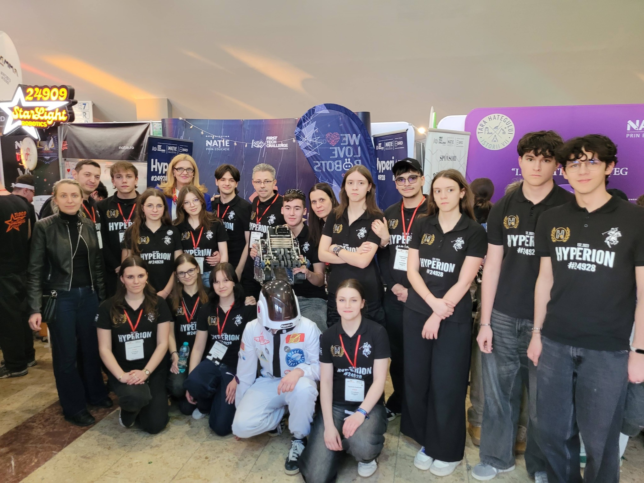 Tinerii din Botoșani se află pe locul 8 la Competiția Națională de Robotică