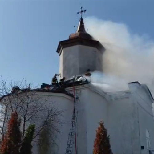 Incendiu devastator la biserica monument istoric din Puchenii Moșneni