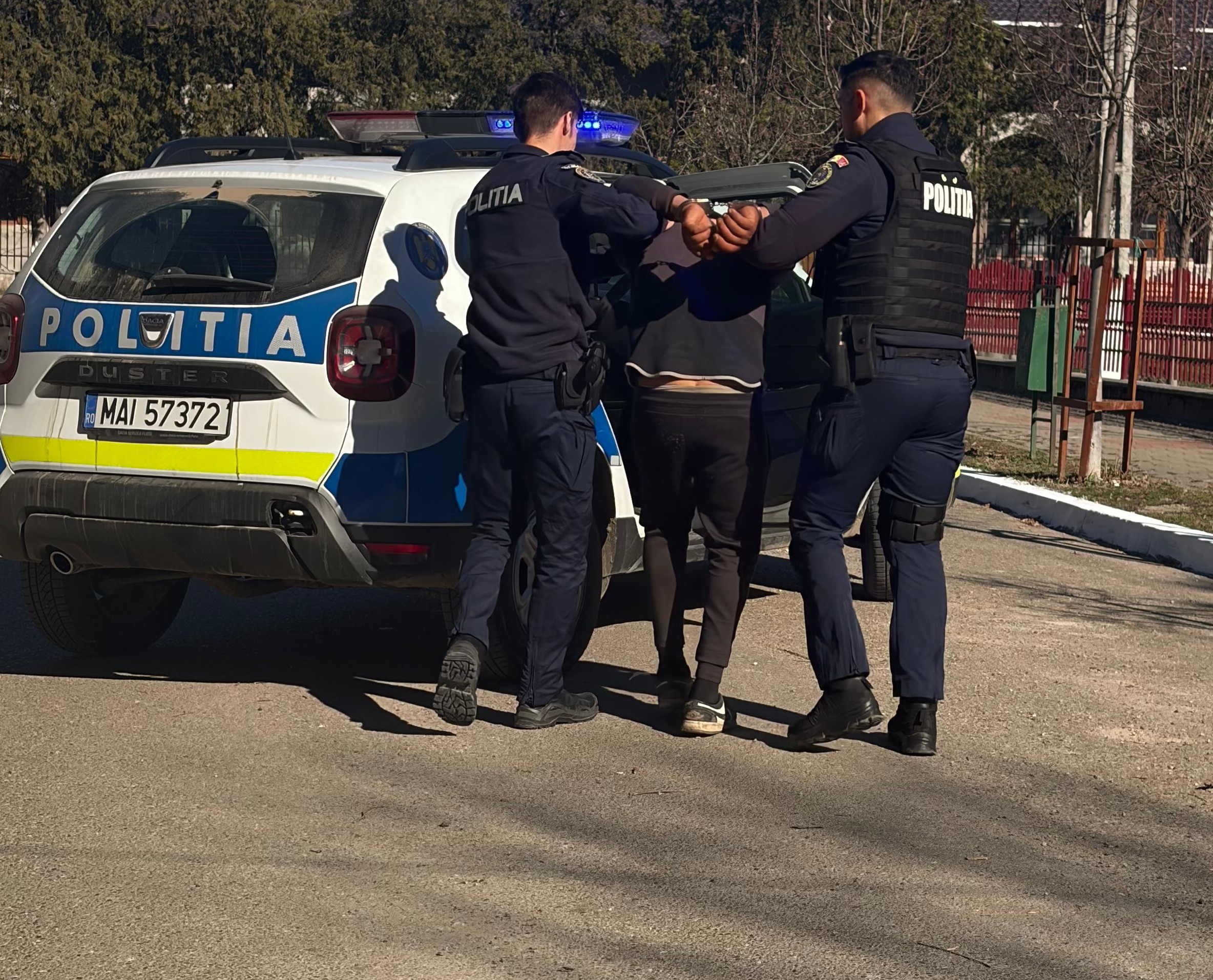 Tânăr din Darabani reținut pentru furt dintr-o societate comercială