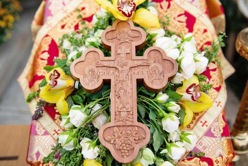 Duminica Crucii: O chemare la puterea și mângâierea divină