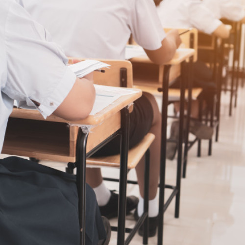 Elevii de clasa a VIII-a susțin astăzi proba scrisă la limba română