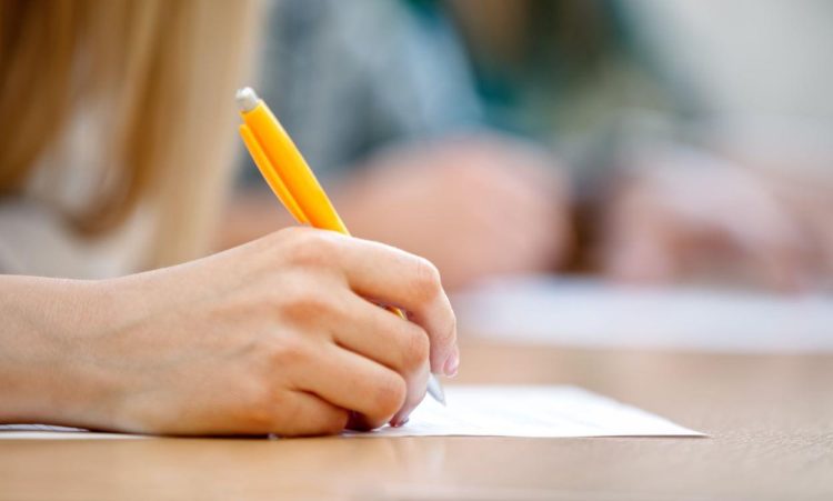 Elevii de clasa a VIII-a încep simularea Evaluării Naționale 2026