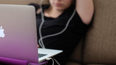 Polițistă din Ilfov pe cale să își piardă locul din cauza videochatului