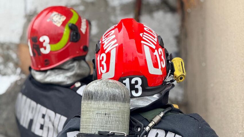 Aproape 700 de incendii în weekend, majoritatea cauzate de arderea vegetației