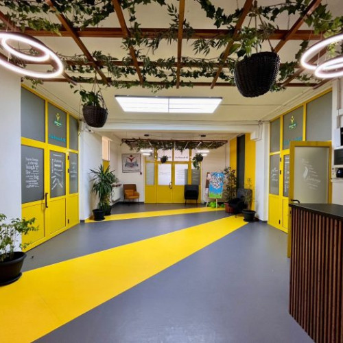 Scoala Gimnaziala din Chitila modernizata de primarul Armand; investitii in educatie aduc schimbari in Sectorul 1!