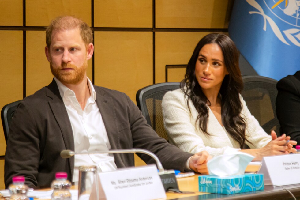 Prințul Harry și Meghan critică autorul unei cărți recente despre regali pentru „teorii conspiraționiste deranjante”