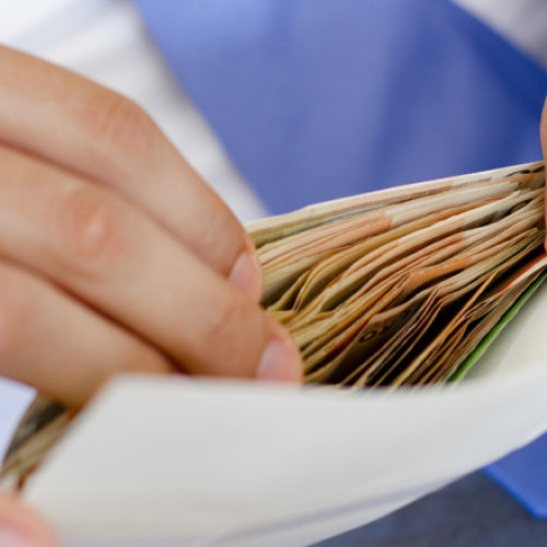 Munca la negru, o problemă persistentă pe piața muncii din România