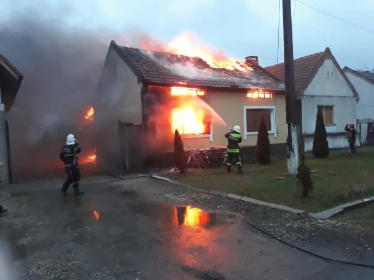 Incendiu la o casă în construcție din Aiton, județul Cluj