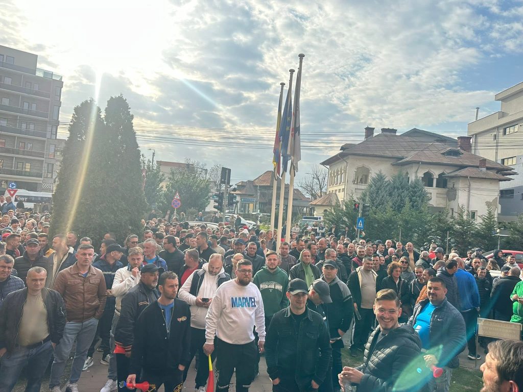 Minerii din Târgu Jiu anunță un nou protest masiv în fața sediului CEO