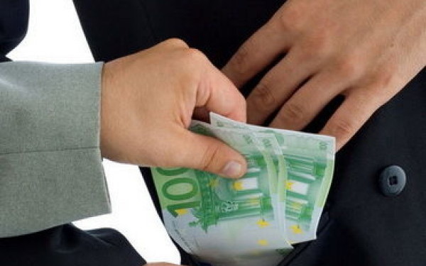 Arest preventiv în caz de corupție: sume mari pentru influențarea justiției