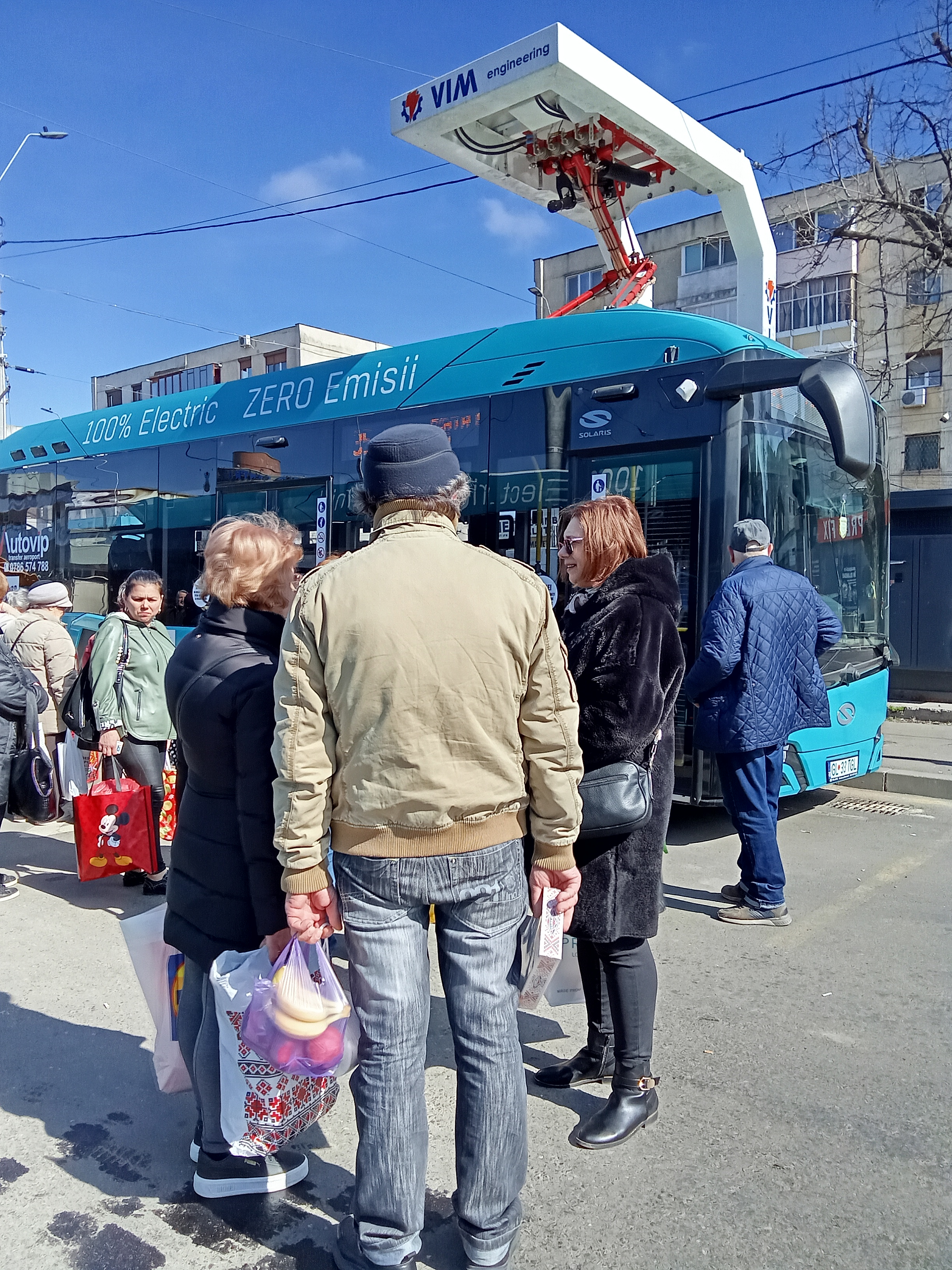 Cetățenii se plâng de timpii de așteptare la autobuzele electrice