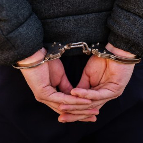 Un bărbat din Albeni, reținut pentru amenințări în direct