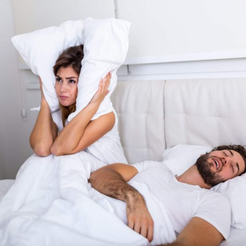 Sforăitul poate fi eliminat cu aceste remedii naturale eficiente