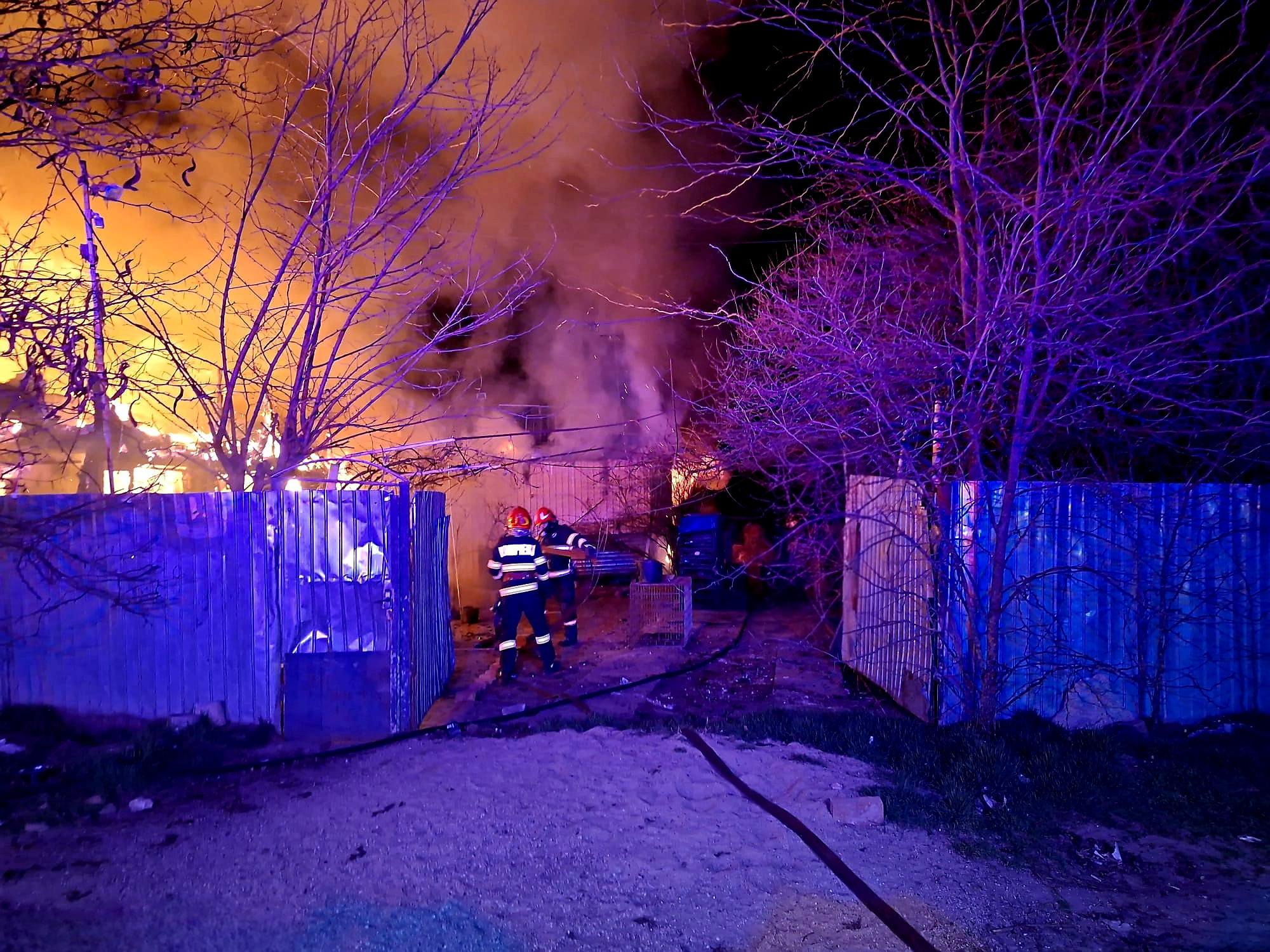 Incendiu devastator într-o gospodărie din Stănești