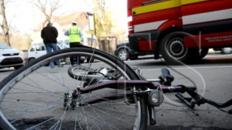 Accident grav pe DN 76 în Hunedoara: biciclist rănit grav