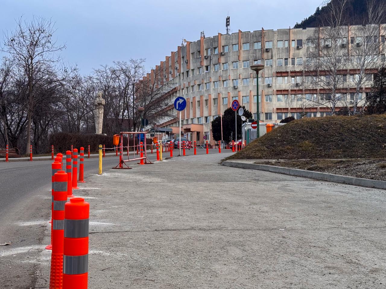 Parcare privată la Spitalul Județean Neamț pentru angajați