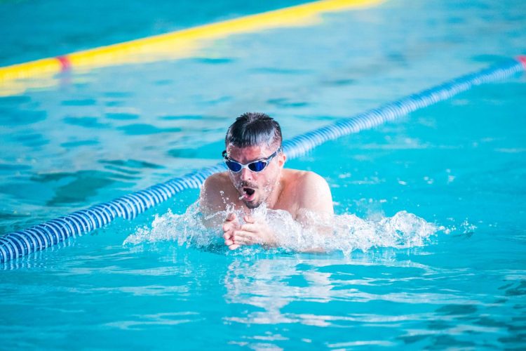 Polițiștii din Maramureș strălucesc la competiția de înot dedicată Zilei Poliției