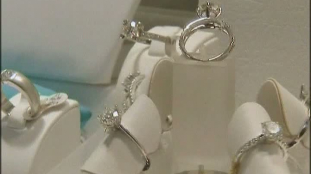 Confiscare masivă de bijuterii în Bacău, în urma controalelor ANAF