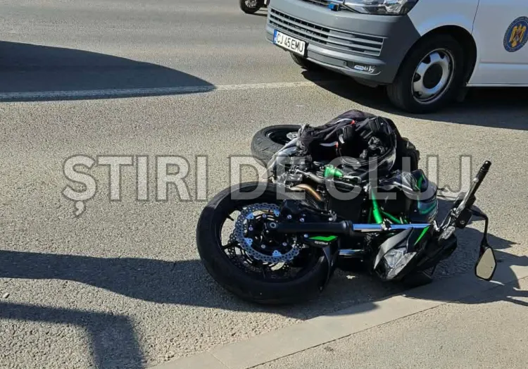 Accident în lanț pe Strada Eroilor din Florești, un motociclist ajunge la spital