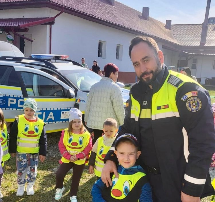 Polițiștii din Vișeu de Sus educă micii copii despre siguranță