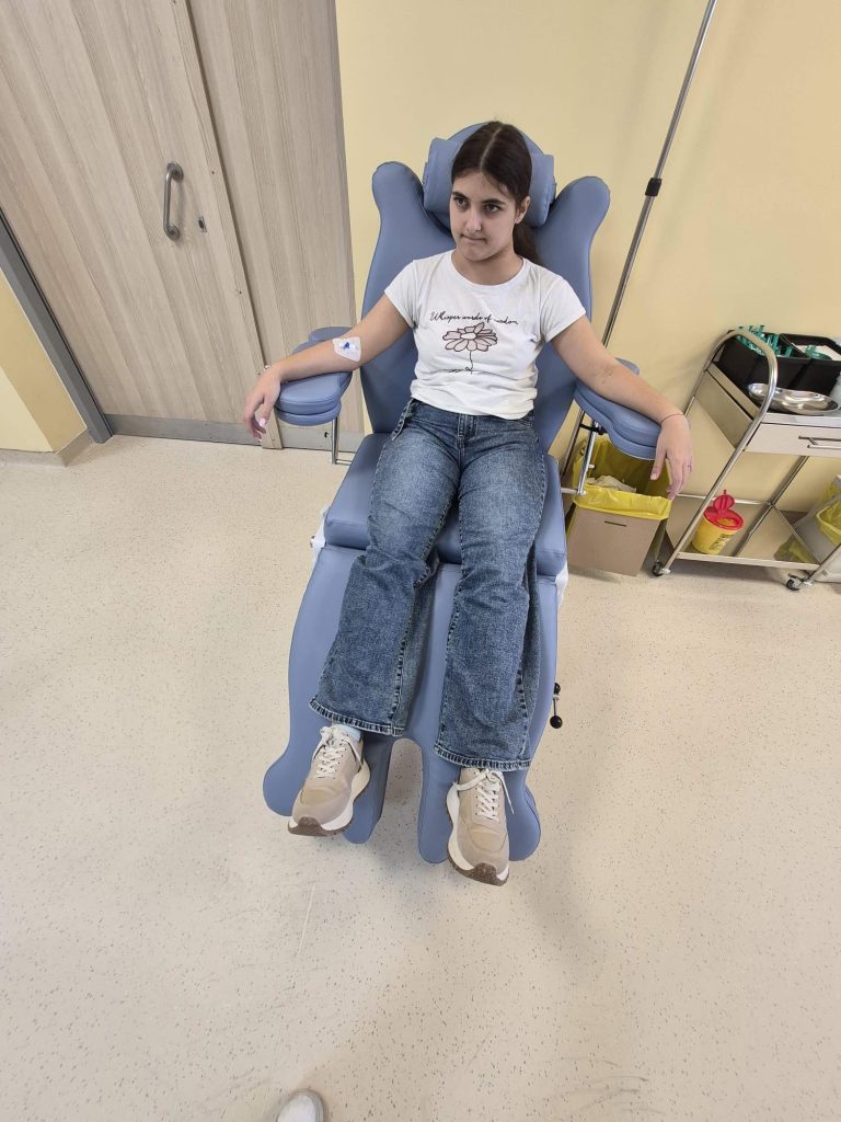 Drama unei mame din Pitești: Fetița ei de 15 ani se luptă cu cancerul