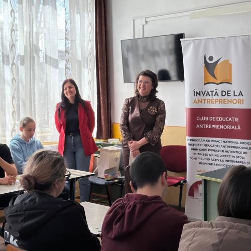 Elevii din Târgoviște descoperă tainele antreprenoriatului cu Smaranda Pechea
