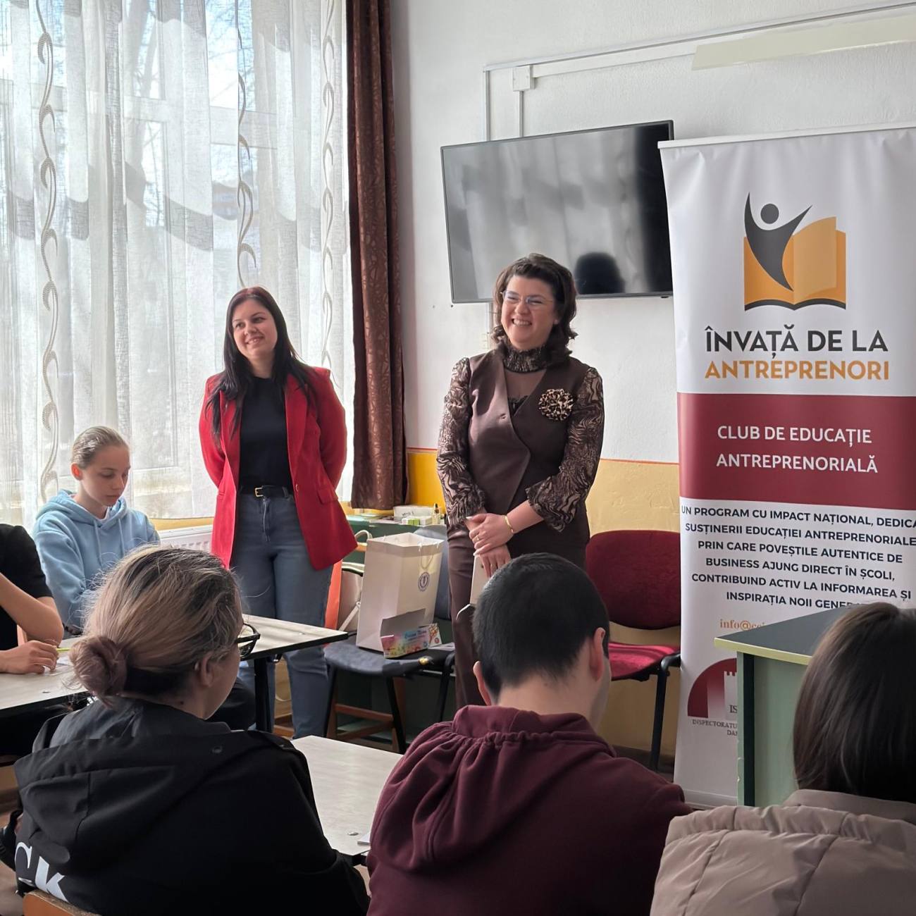 Elevii din Târgoviște descoperă tainele antreprenoriatului cu Smaranda Pechea