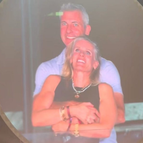 Executiva HR din videoclipul viral "Kiss Cam" de la Coldplay spune că nu își găsește un loc de muncă