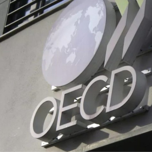 Economia României încetinește: impactul corecției bugetare devine vizibil