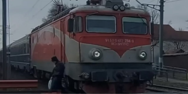 CFR scoate la concurs zeci de posturi în trei sucursale